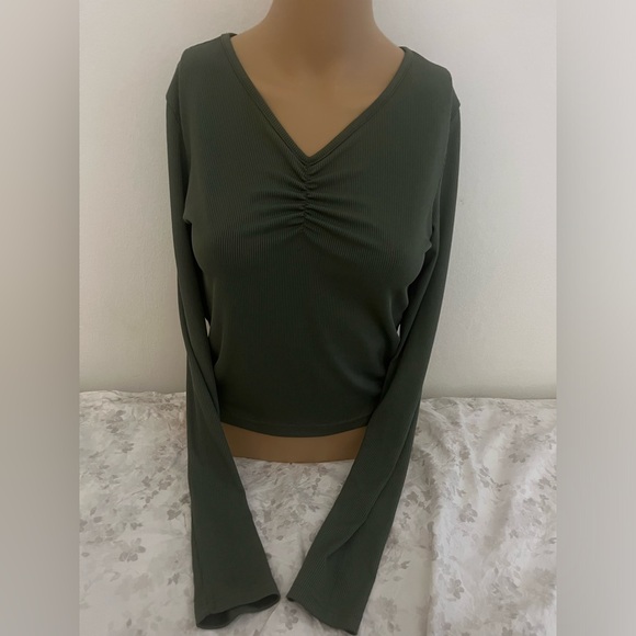 Olive green v neck long sleeve hour glass enhancing top - Picture 1 of 1